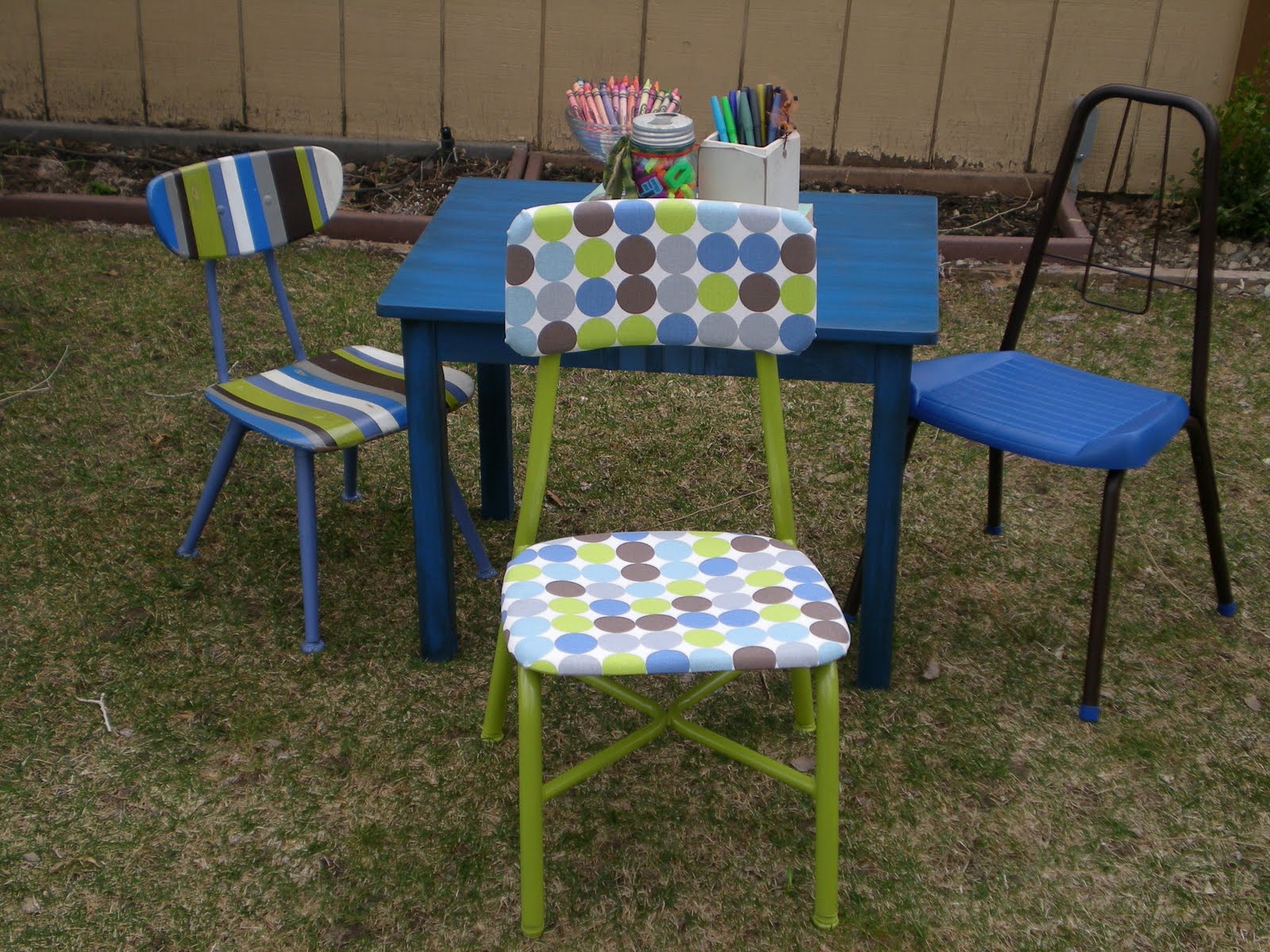 JenNY & AShlEY's ReDOs: Kids Play Table-FOR SALE