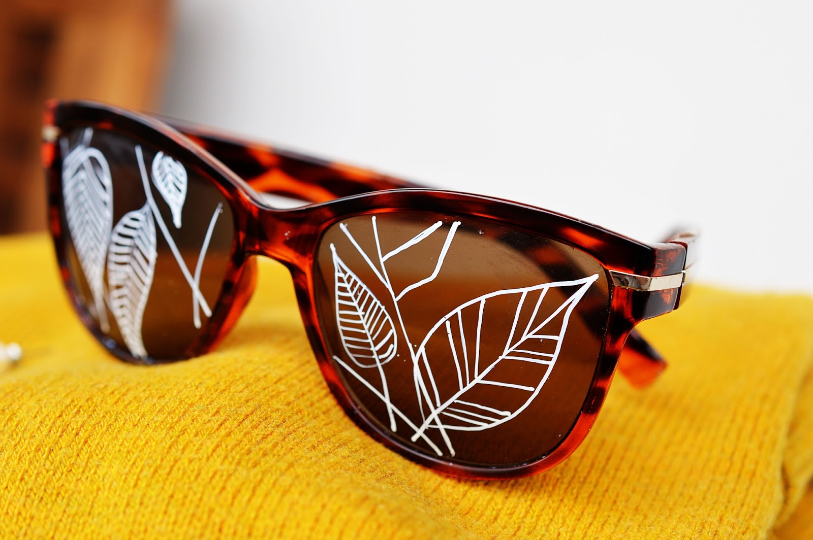 Season's Change DIY PAINTED SUNGLASSES Motte