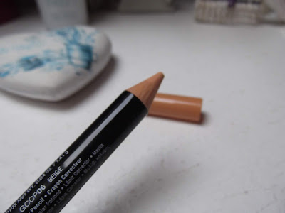 NYX Professional Makeup korektor v ceruzke