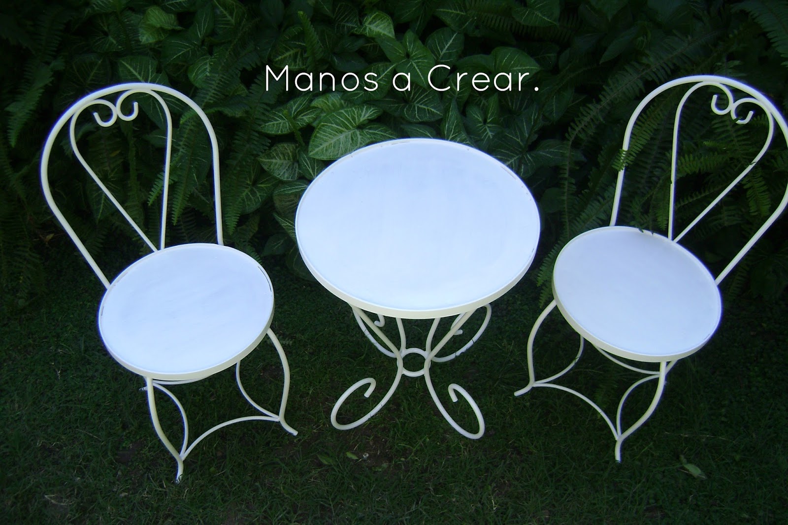 Manos a Crear. Juego de jardín en hierro, para niños.