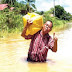 Bawa Naskah, Kepala Sekolah Terobos Banjir Besar Demi Unas