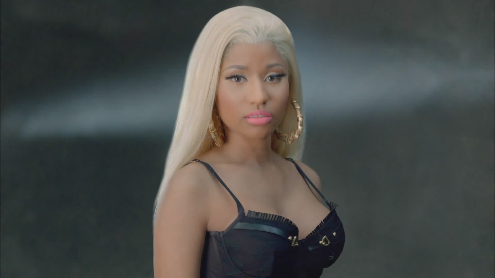 http://2.bp.blogspot.com/-jN-rdq7AQbI/T8MTwv402XI/AAAAAAAAEkQ/83PpYNAk1u4/s1600/Nicki+Minaj+-+Right+By+My+Side+Ft.+Chris+Brown.mp4_snapshot_02.13_%5B2012.05.28_01.17.02%5D.jpg