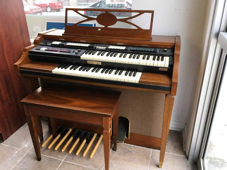HartyHarHar: Vintage family organ