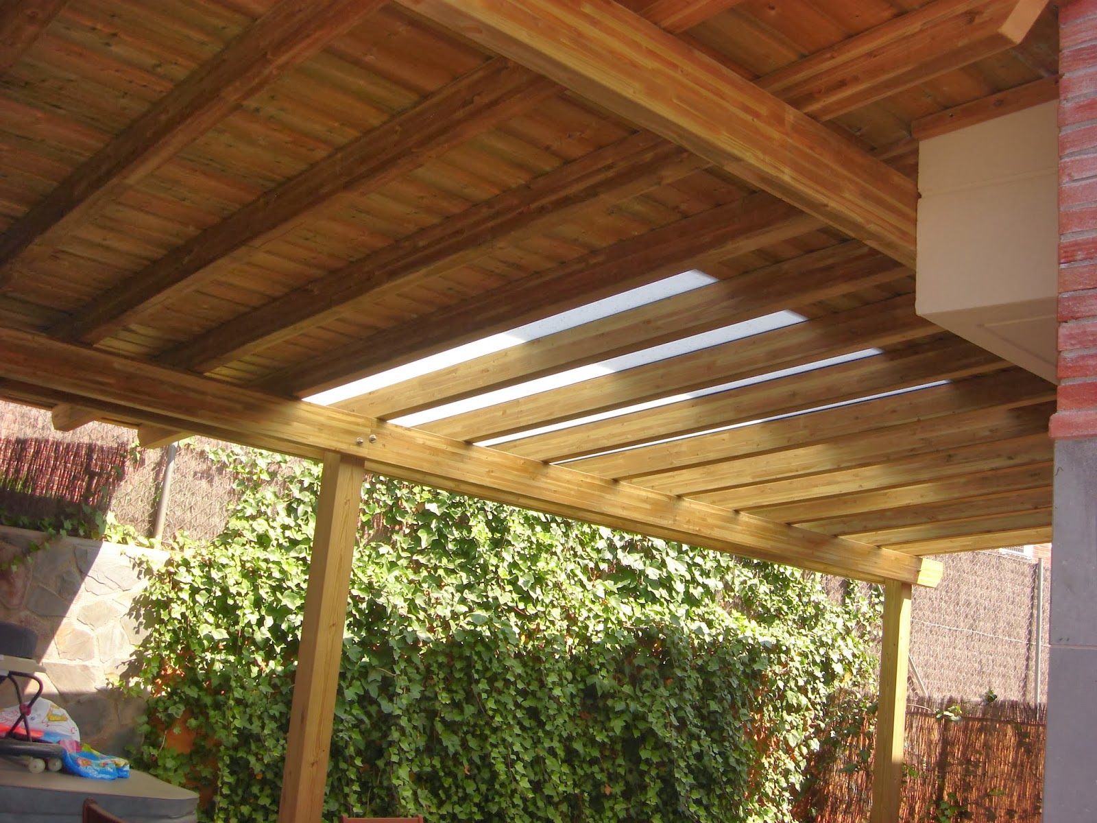 KASABONA Pérgolas y estructuras de madera para exteriores