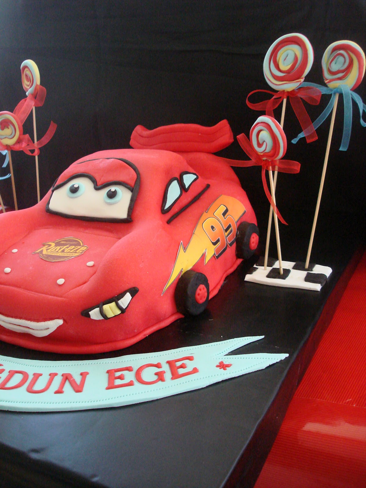 Şeker Diyari Butik Pasta &amp; Kurabiye ŞİMŞEK MEKKUIN PASTA VE