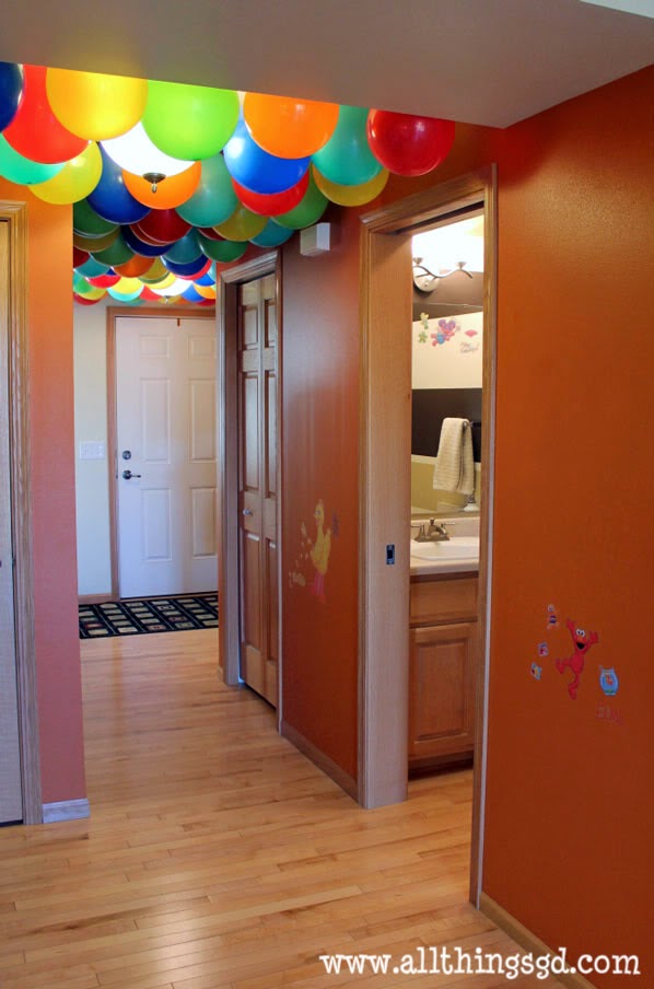 Balloon Drop - Balloon Themed Birthday Party | Munchkins and Mayhem