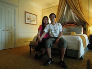 A couple traveler and blogger inside a room at The Venetian Hotel Macao
