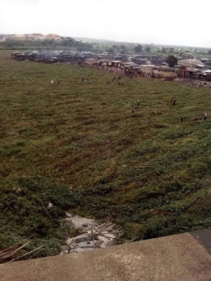 8 River shockingly turns to dry land at Kara Market in Lagos (photos)