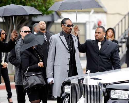 snoop dogg at nate dogg funeral. Real O.G. Nate Dogg was laid