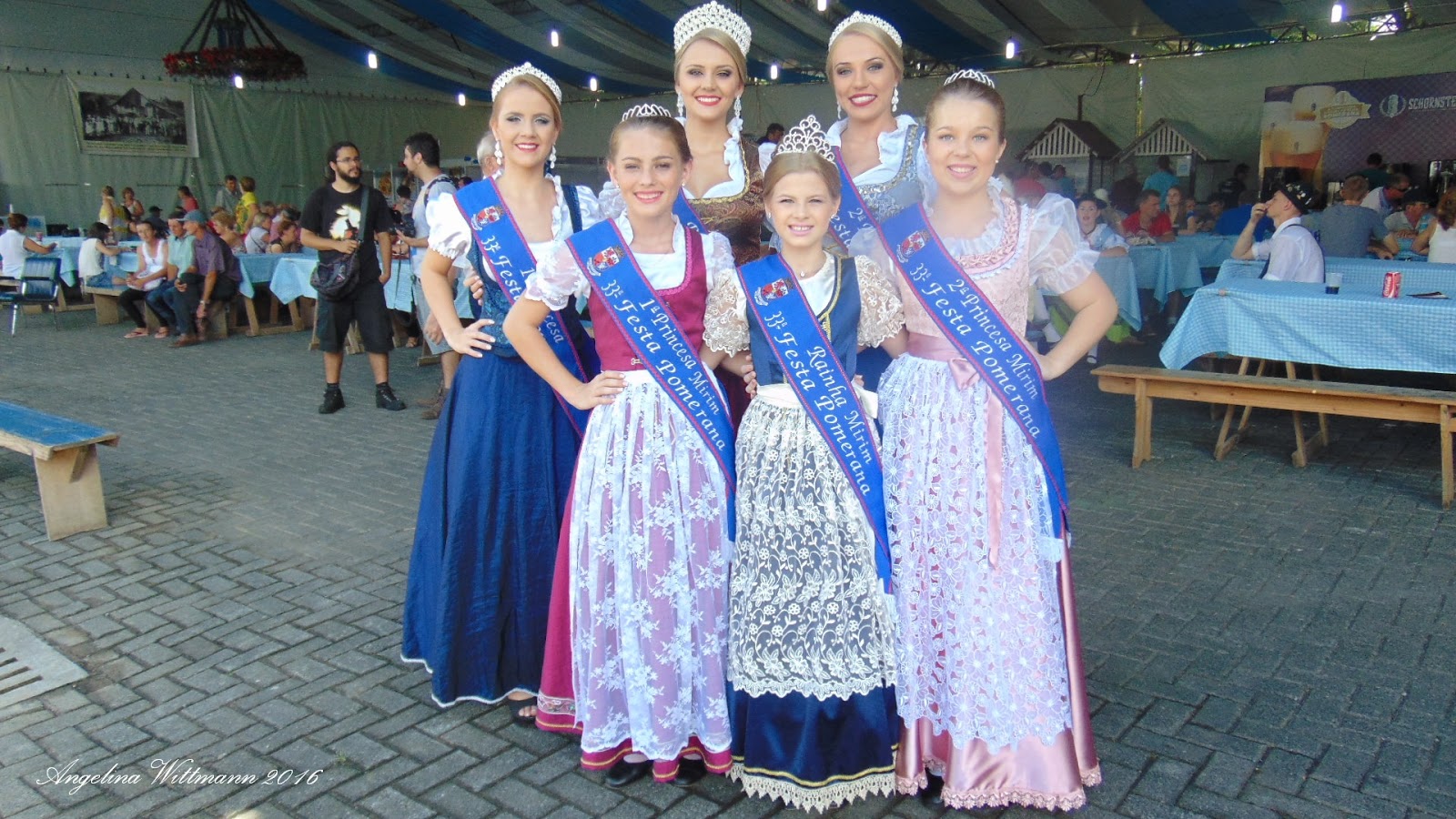 State Main Phenotypes Pomeranian Town, Santa