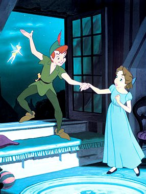 Peter Pan con Wendy Imagen de Peter Pan dando la mano a Wendy