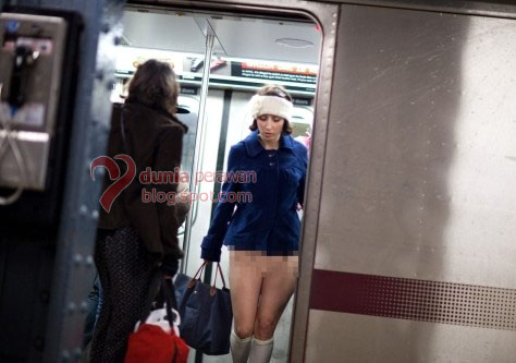 Penumpang subway tanpa celana dalam