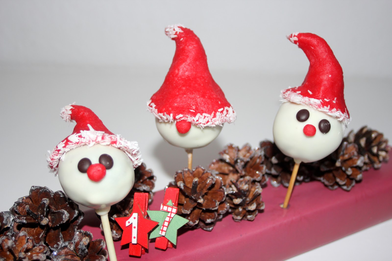 Rezept Türchen #17: Weihnachtsmann Cake Pops | Das süße Leben