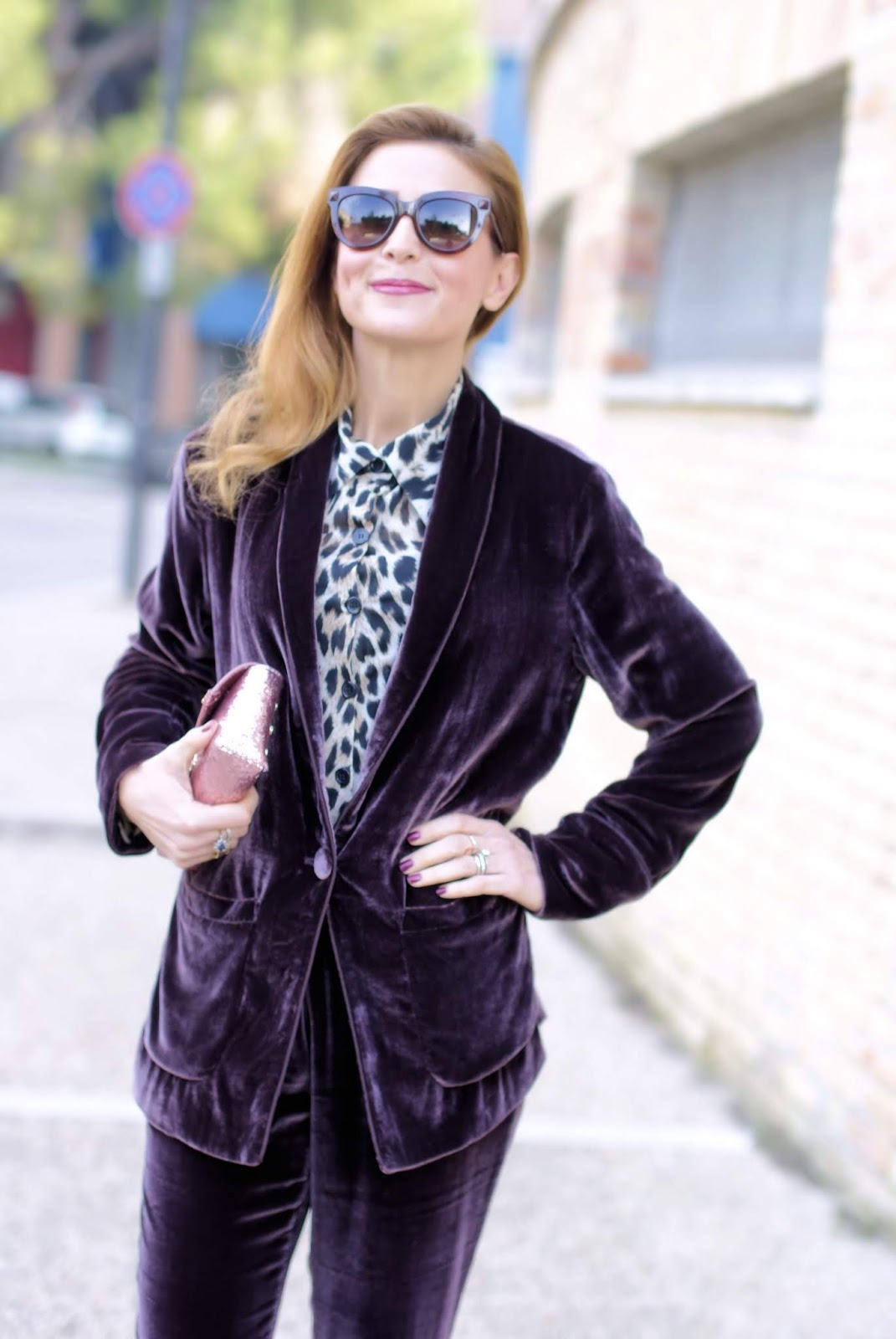 Velvet burgundy suit: a chic outfit idea from 1.2.3 Paris on Fashion and Cookies fashion, fashion blogger style