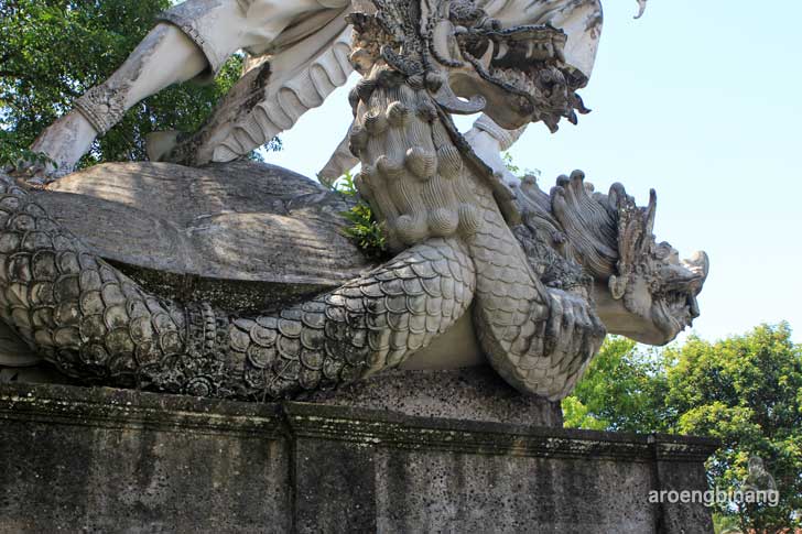patung di bali dewa indra