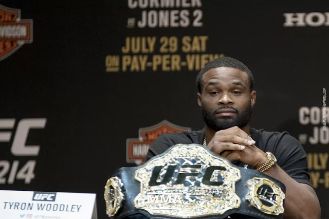 Woodley Tidak Terkesan Dengan 'Cotton Fist' Covington Woodley Tidak Terkesan Dengan 'Cotton Fist' Covington