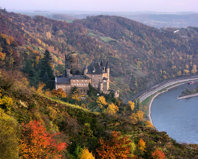 Katz Castle near Saint Goarshausen, Germany. Photo: © German National Tourist Office. Unauthorized use is prohibited.