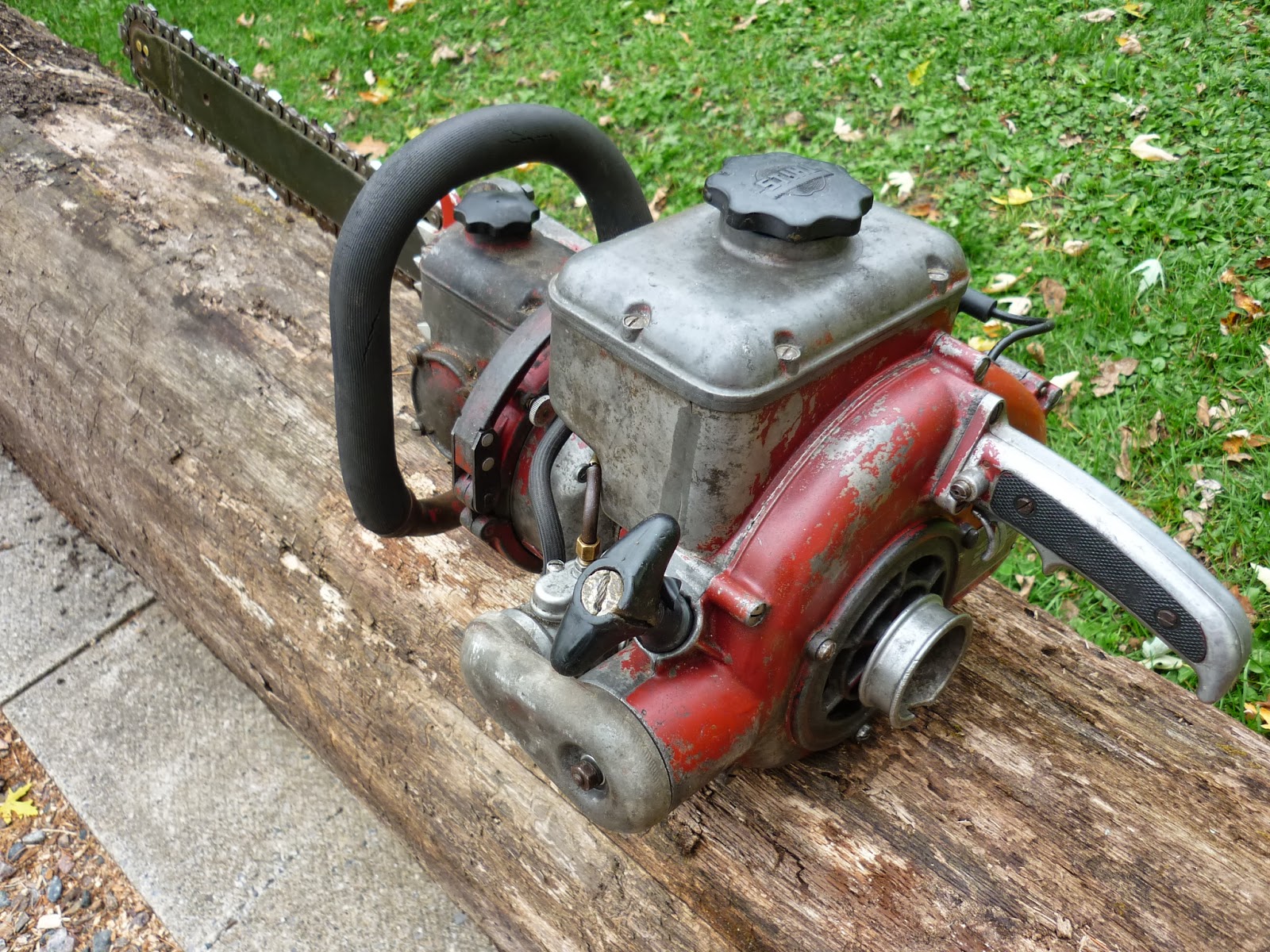 VINTAGE CHAINSAW COLLECTION STIHL BLK