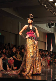 Kebaya Modern Anne Avantie Lengan Pendek Kebaya Modern Anne Avantie Lengan Pendek
