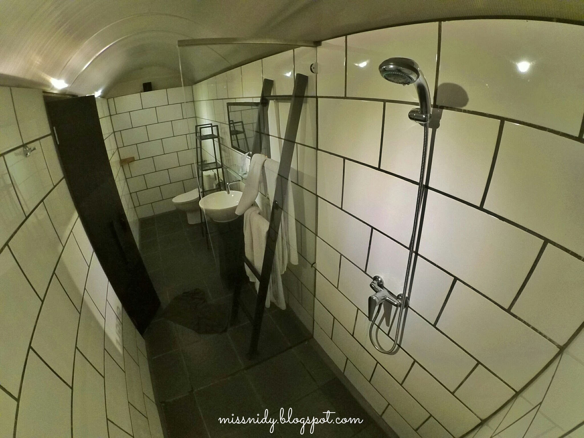 toilet di trizara resorts