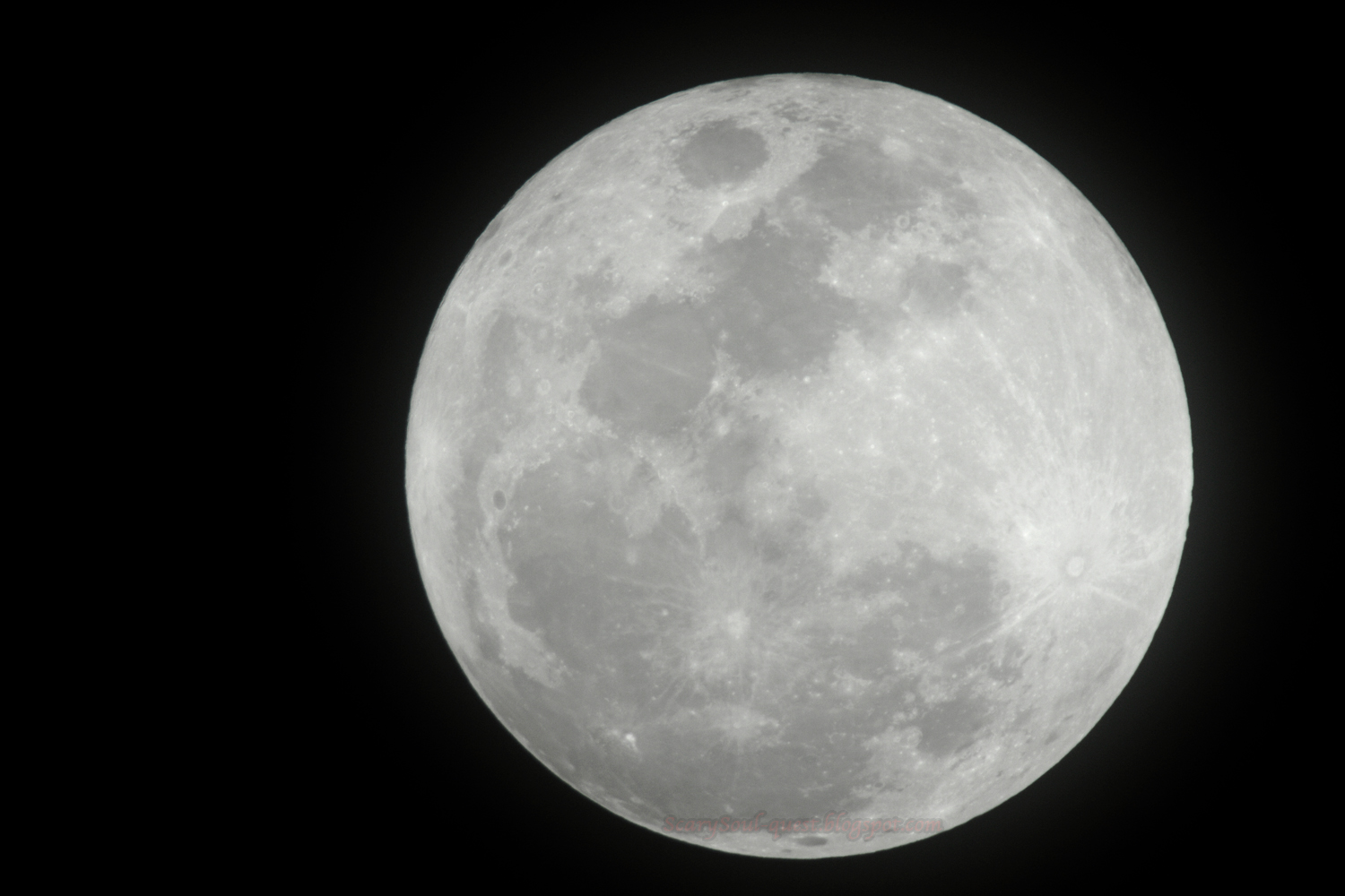 Полнолуние каждые. Piece of Moon. Night Sky background. The Moon man.