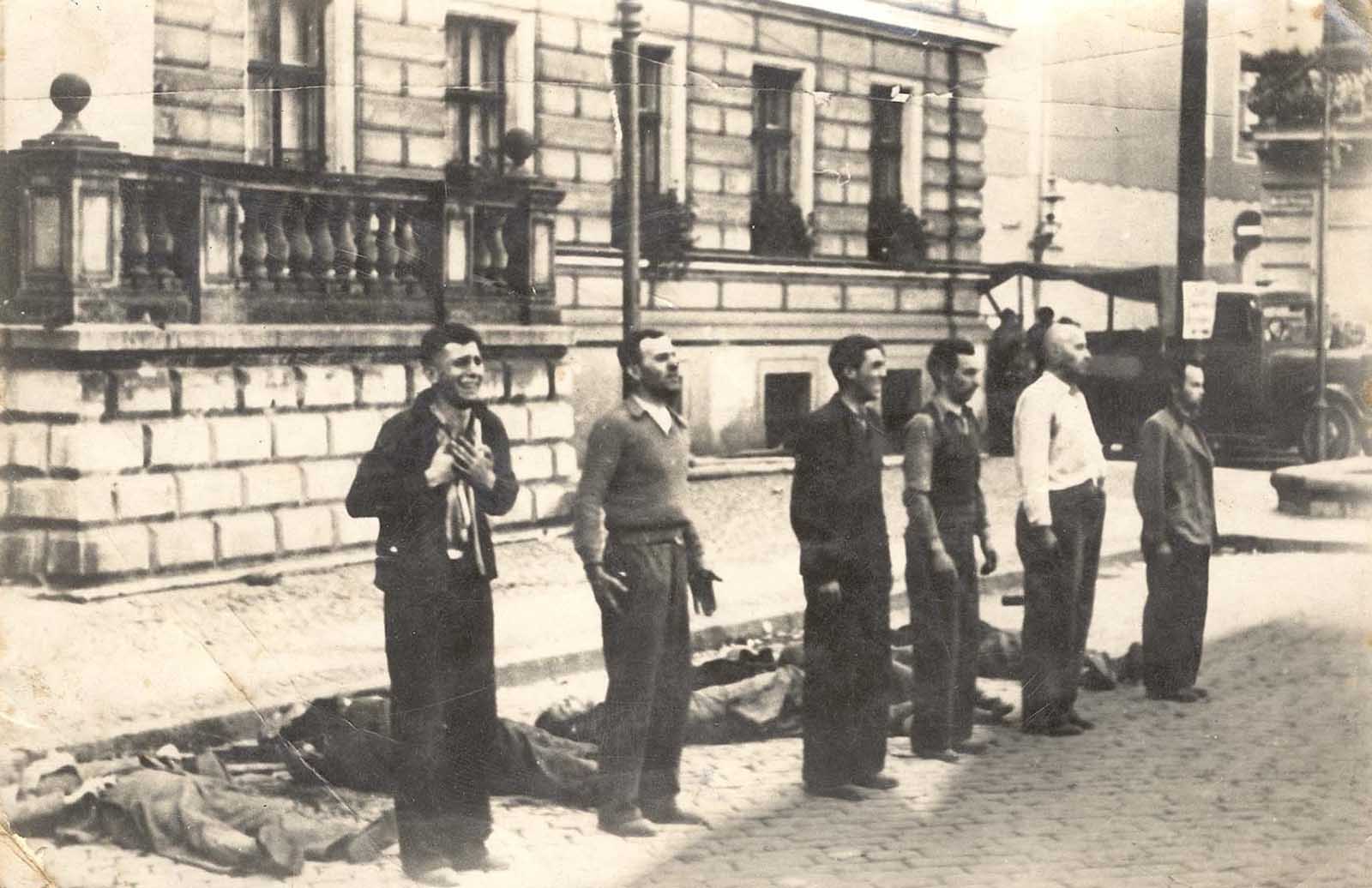 Facing the Death: Poles shot by Germans in Bydgoszcz, 9 September 1939.
