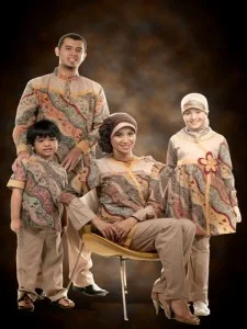 Gambar Model Batik 2024 Untuk Keluarga