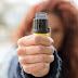 Mulheres poderão usar spray de pimenta e arma de choque, autoriza projeto de lei