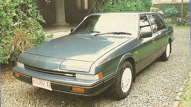 Mazda 626 Cosmo Package Foto : Mobil & Motor 1987