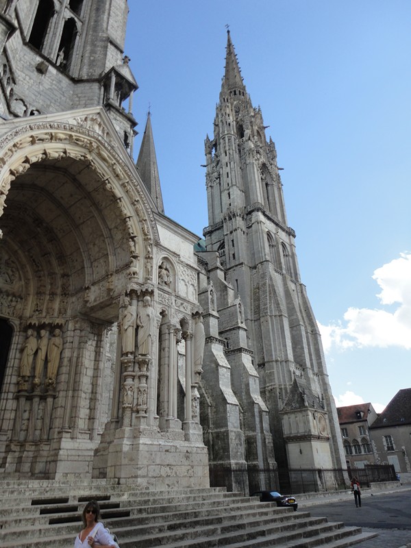 I Viaggi di Raffaella Chartres e la Cappella Reale di Dreux