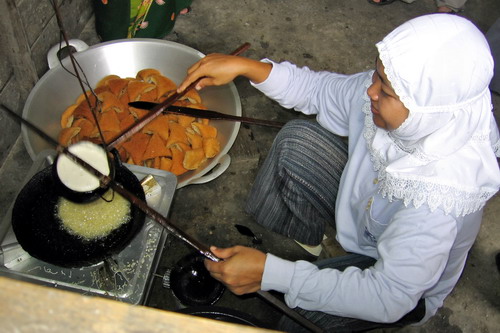 Cara masak kue keukarah.