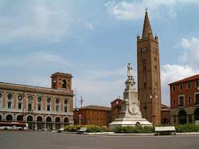 Piazza Aurelio Saffi is at the heart of the city of Forlì