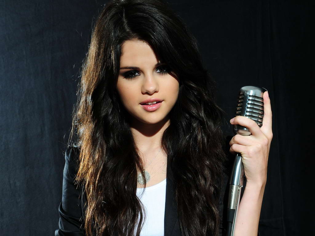 http://2.bp.blogspot.com/-jVxX3GxwL7A/TvMWQOXJxBI/AAAAAAAAADw/J0FNWCdL_Ow/s1600/selena+gomez+photoshoot-hhg1216.blogspot.com-Selena+Gomez+singing+in+photo+shoot+%25281%2529.jpg