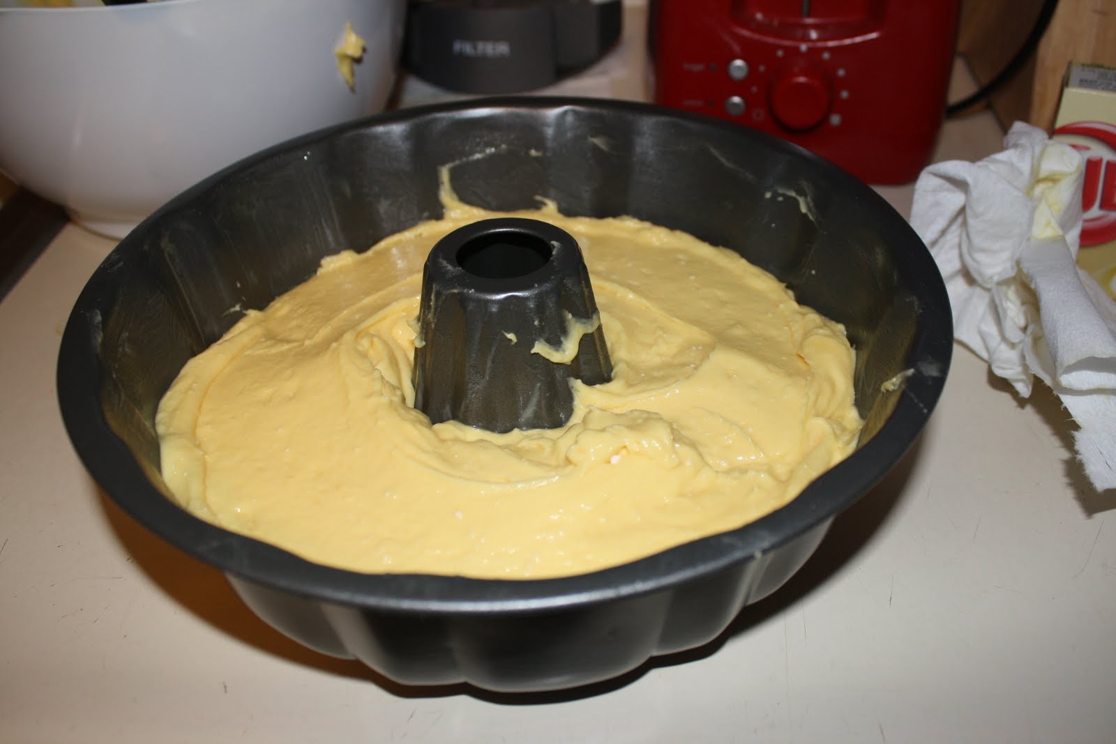 Vanilla Sour Cream Bundt Cake The Frosting Addict