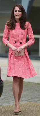 Tailleur Eponine London / escarpins Gianvito Rossi / minaudière LK Bennett