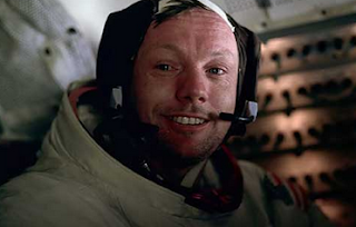 5 Surat Paling Berharga dari Neil Armstrong yang Pernah Ia Tulis