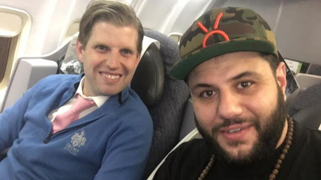 Komedian Muslim Ini Tak Sengaja Duduk di Samping Anak Donald Trump, Kejadian Selanjutnya Sungguh Tak Terduga! Komedian Muslim Ini Tak Sengaja Duduk di Samping Anak Donald Trump, Kejadian Selanjutnya Sungguh Tak Terduga!