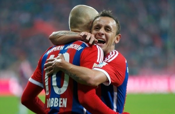Oficial: El Bayern Múnich renueva un año a Rafinha y Robben