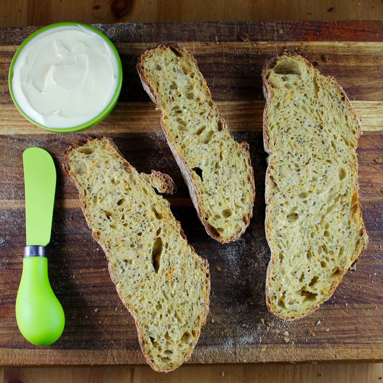Green Gourmet Giraffe Carrot, onion and poppyseed bread