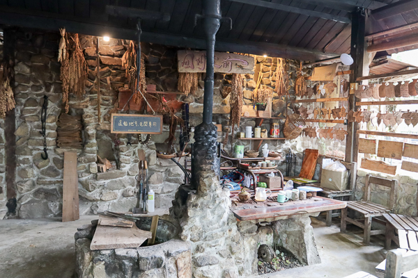阿將的家23咖啡館由老闆親手搭建的鄒族部落石頭屋，阿里山秘境