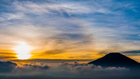 Enjoying sunrise in the Sikunir hill