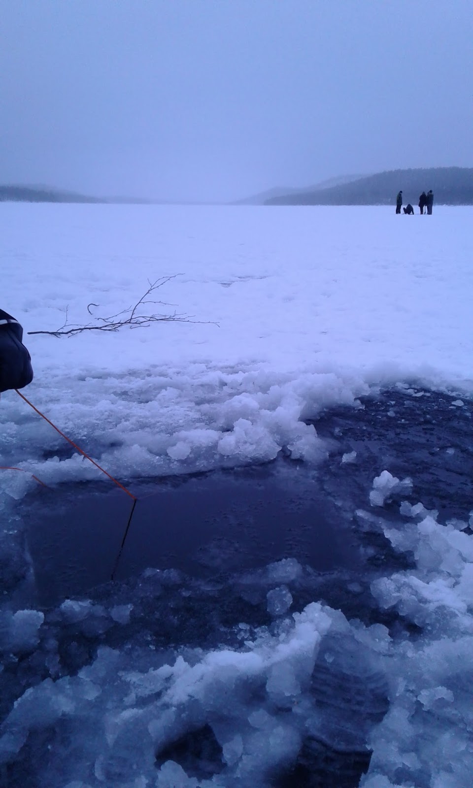 Blacksmithing and bushcrafting in Lapland Juomuksilla. Net fishing under the ice.