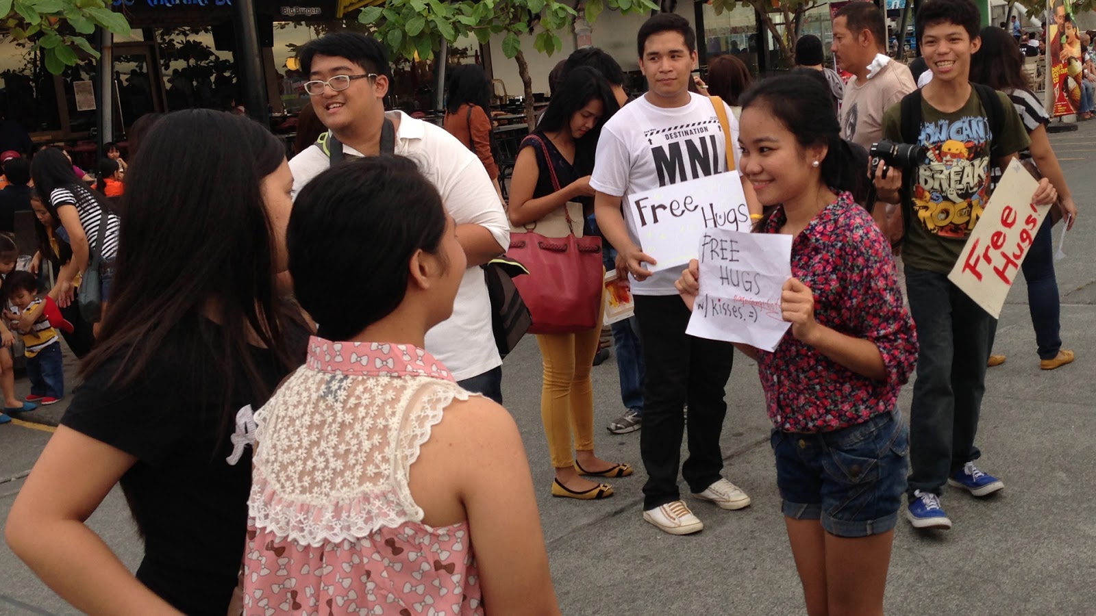 I don't think this is an ambush. She doesn't seem so... confrontational.