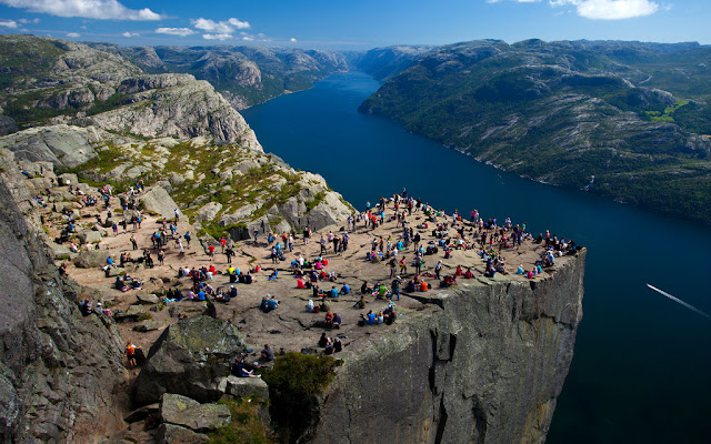      Preikestolen-in-Ryfy