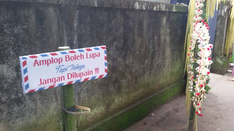 Kocak! Penunjuk Jalan Menuju Lokasi Resepsi Yang Bikin Heboh Kocak! Penunjuk Jalan Menuju Lokasi Resepsi Yang Bikin Heboh