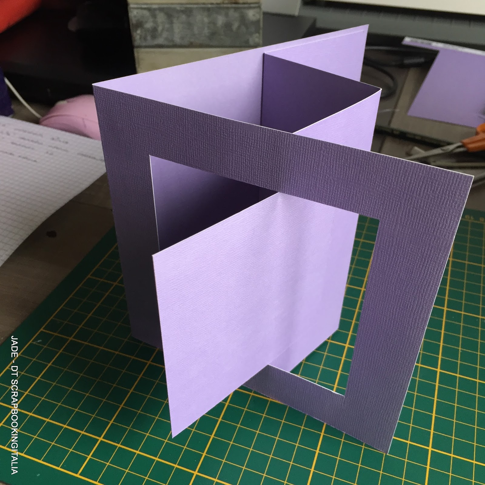 Scrapbookingitalia: Pop Out Swing Card