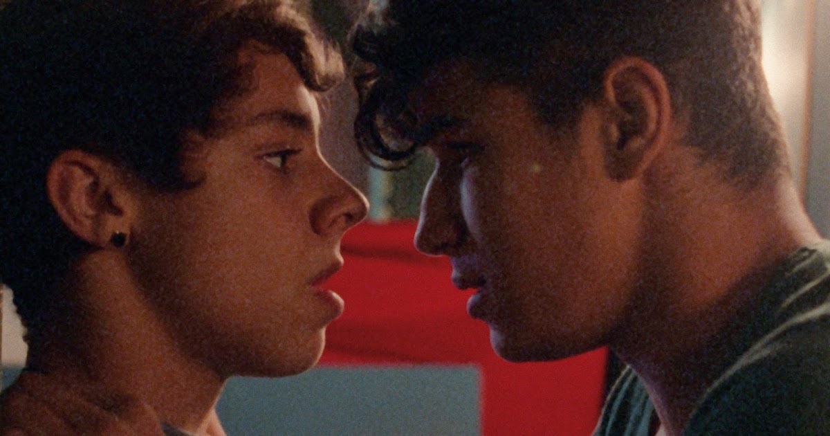 DVD Review Hidden Away (A escondidas)