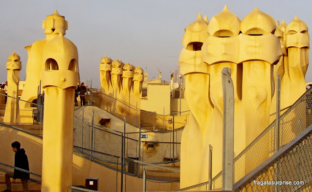 Terraço de la Pedrera, obra de Gaudi em Barcelona, com as famosas chaminés