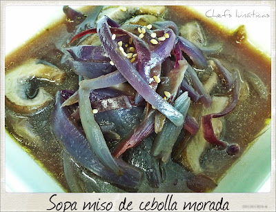 http://chefslunaticas.blogspot.com.es/2016/05/sopa-miso-de-cebolla-morada.html