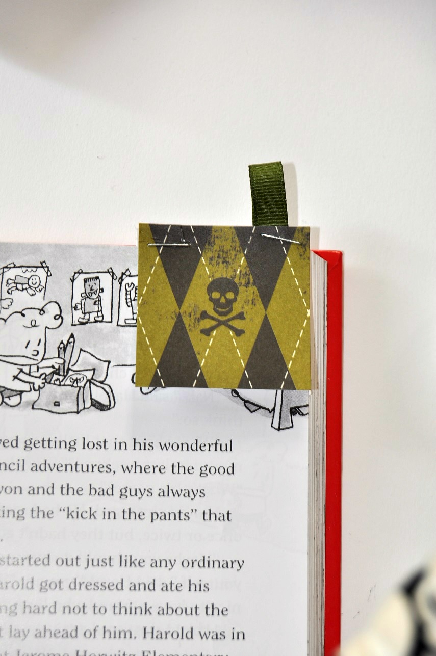 easy kids bookmarks {michaels unplugged summer challenge} Little